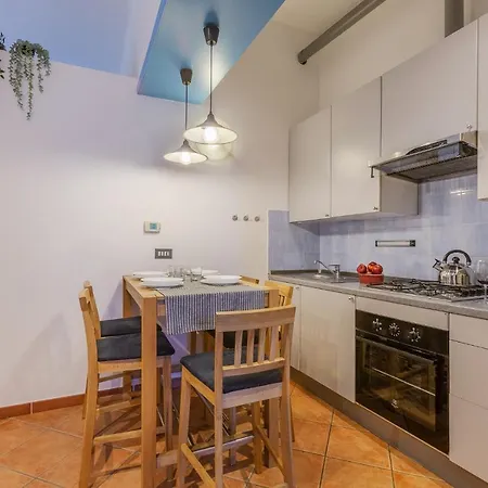 Station Essential With Parking Apartment *
