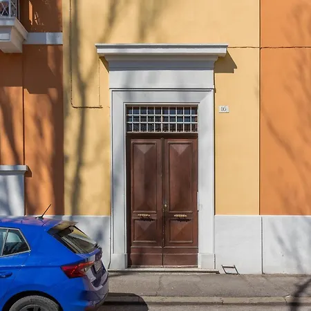 Apartment Station Essential With Parking Ferrara