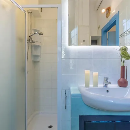 Apartment Station Essential With Parking *