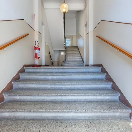 Station Essential With Parking Appartement