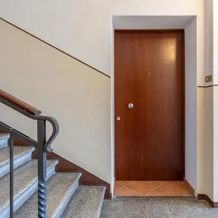 Apartment Station Essential With Parking Ferrara