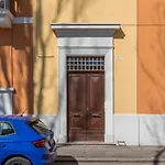 Apartment Guesthost - Station Essential With Parking Ferrara