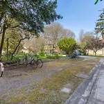 Guesthost - Station Essential With Parking Apartment *