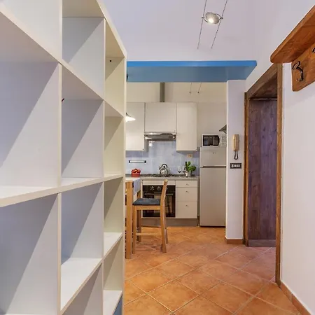 Station Essential With Parking Apartman