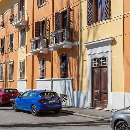 Guesthost - Station Essential With Parking * Ferrara