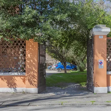 Apartman Guesthost - Station Essential With Parking