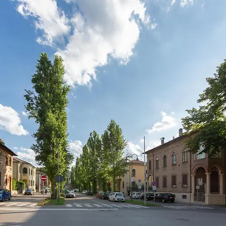 Guesthost - Station Essential With Parking Apartman