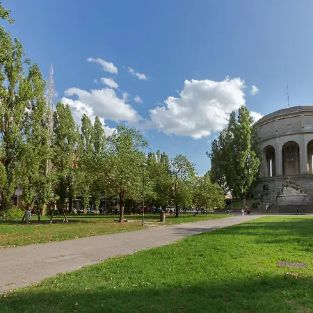 Guesthost - Station Essential With Parking