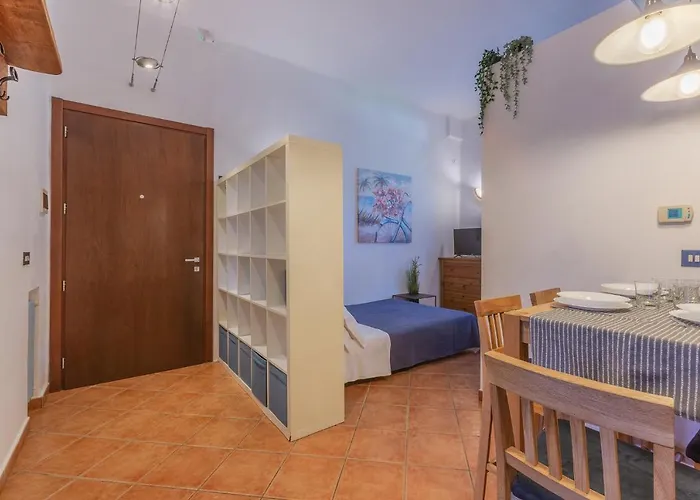 Guesthost - Station Essential With Parking * Ferrara