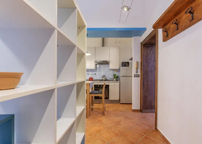 Guesthost - Station Essential With Parking Apartman