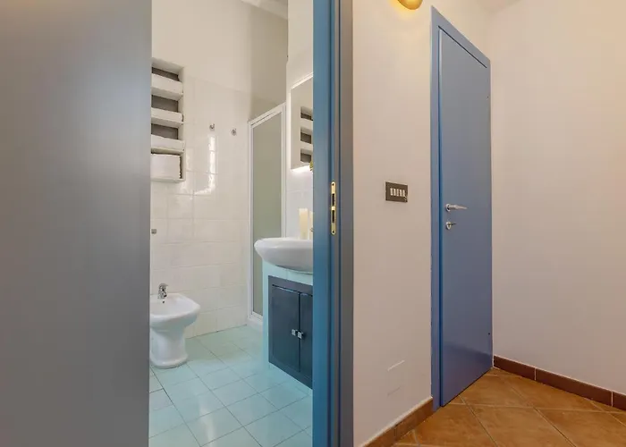 Guesthost - Station Essential With Parking Apartman *