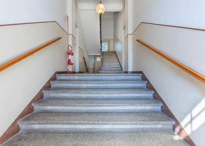 Guesthost - Station Essential With Parking Apartman