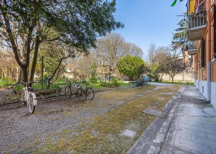 Guesthost - Station Essential With Parking Apartament *