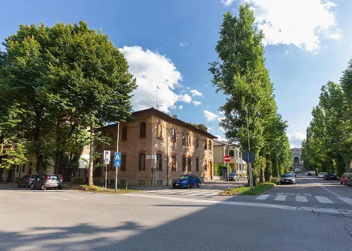 Guesthost - Station Essential With Parking Apartman *